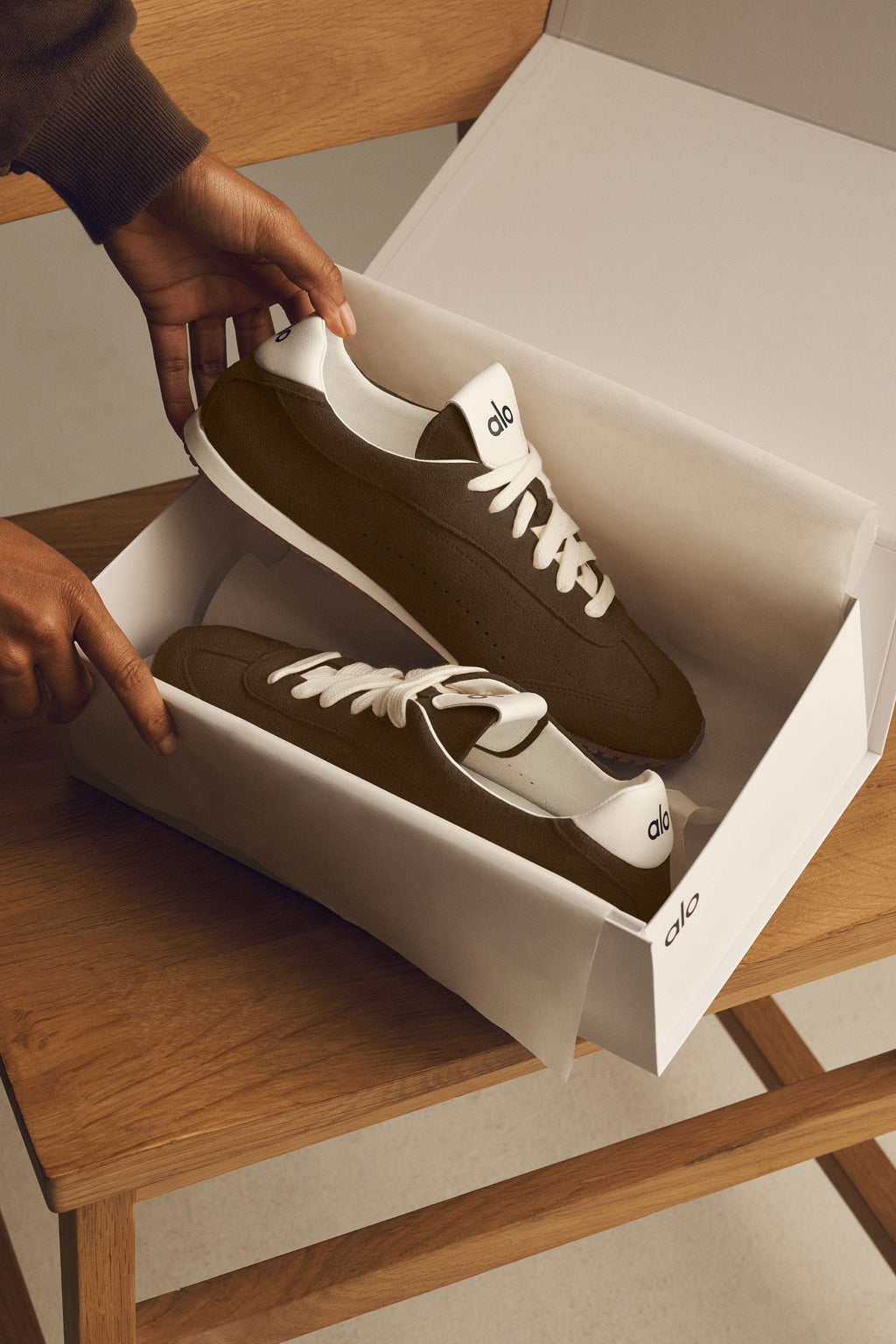 ALO Sunset Sneaker - Espresso